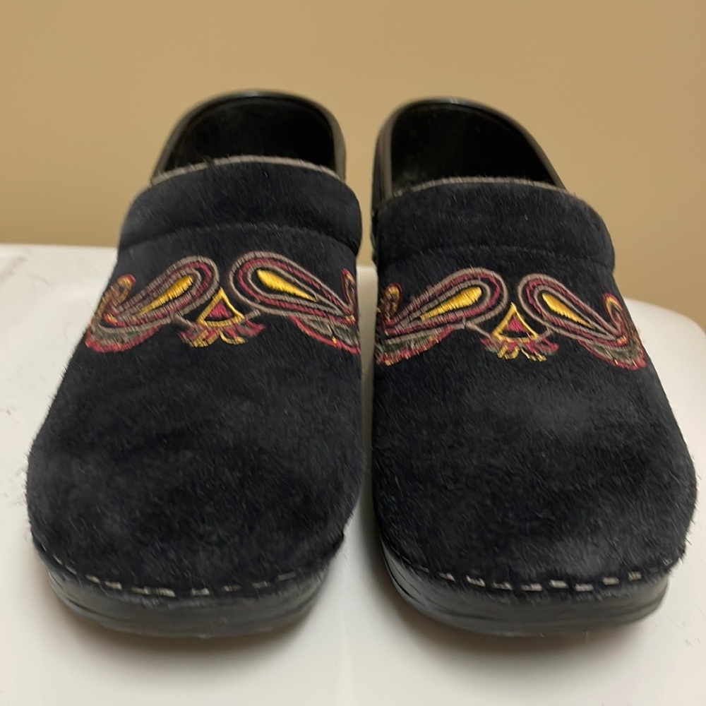 Sanita clogs. Size 36. Cute paisley design. Wear around the top edge.